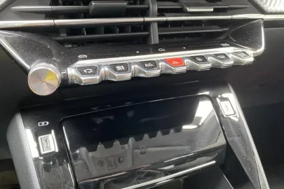 Car image 35
