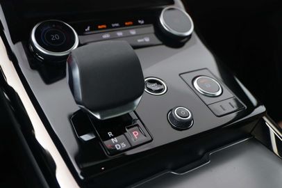 Car image 33