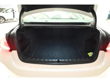 Car image 38