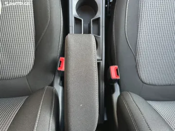 Car image 33