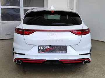 Car image 30