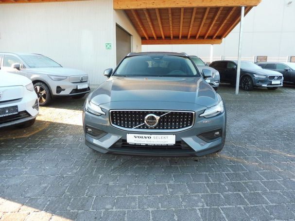 Volvo V60 Cross Country AWD B5 184 kW image number 2