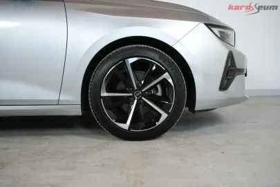 Car image 42