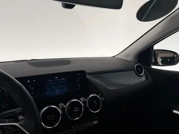 Car image 38