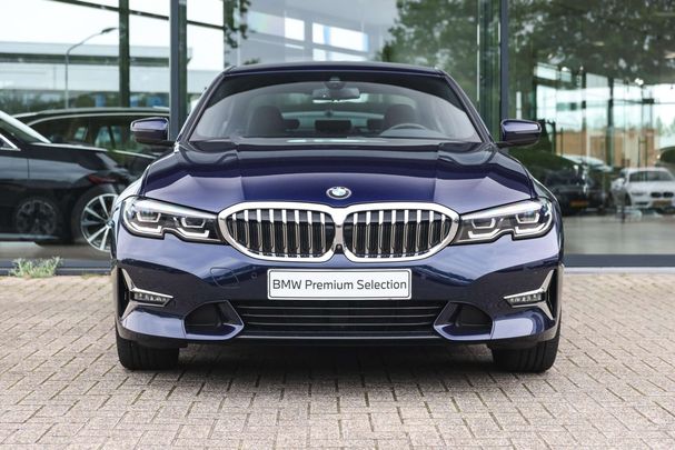 BMW 330e Luxury Line 215 kW image number 2