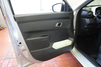 Car image 37