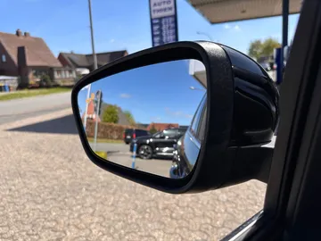 Car image 34