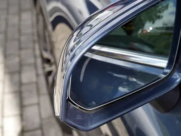 Car image 32
