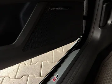Car image 36
