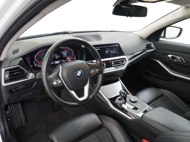 BMW 320i Sport Line 135 kW image number 9