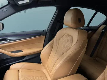 Car image 40