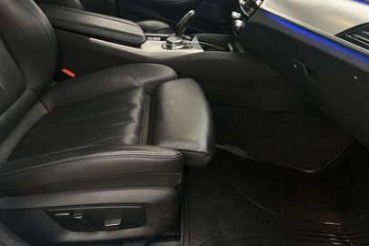 Car image 24