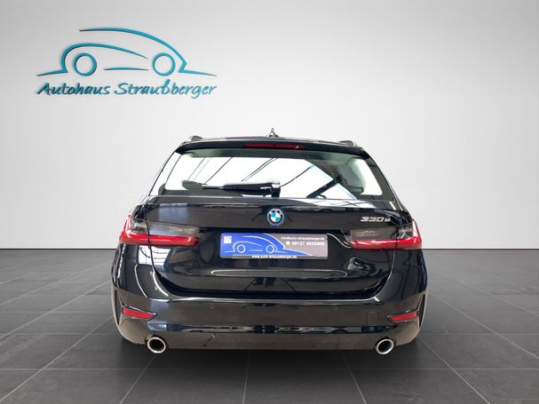 BMW 330e Touring M 215 kW image number 7