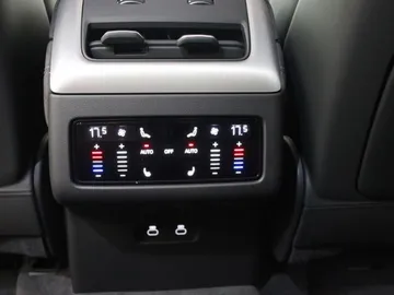 Car image 36
