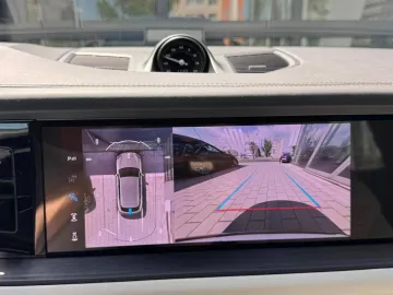 Car image 30