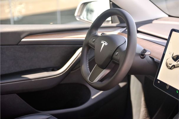 Tesla Model Y Long Range AWD 158 kW image number 26