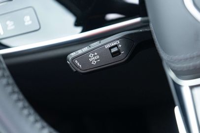 Car image 32