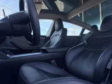 Car image 40