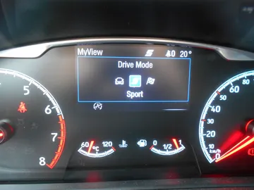 Car image 26