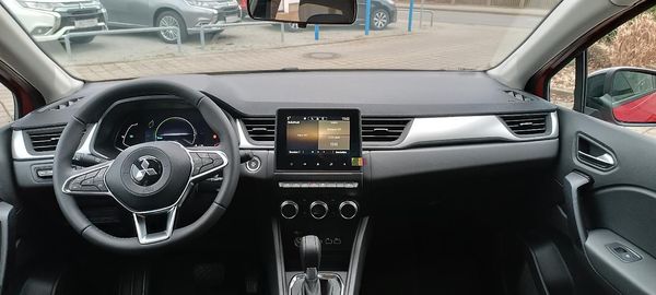 Car image 14