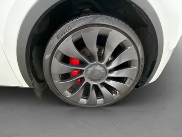 Car image 34