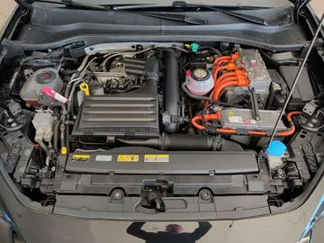 Car image 32
