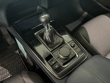 Car image 26