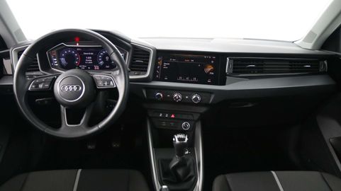 Car image 33