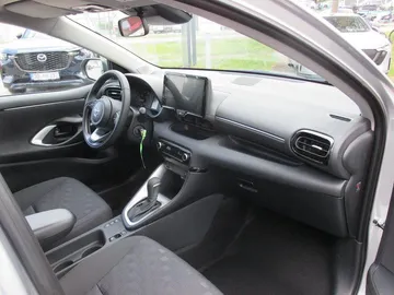 Car image 13