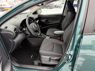 Car image 4