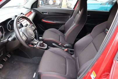 Car image 12