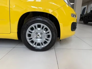 Car image 17
