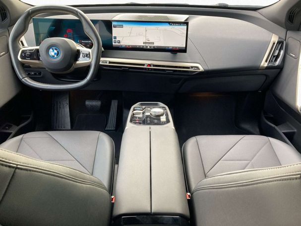 BMW iX xDrive40 240 kW image number 14