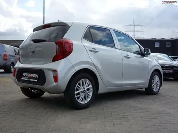 Car image 30