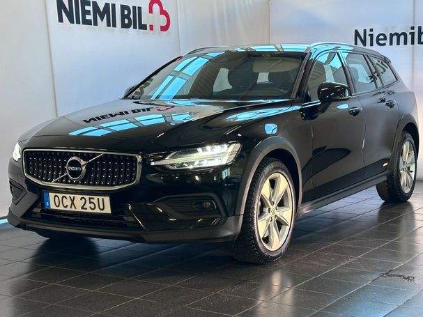 Volvo V60 Cross Country B4 Diesel AWD Momentum 146 kW image number 1