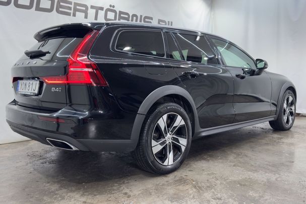 Volvo V60 Cross Country B4 AWD 146 kW image number 6