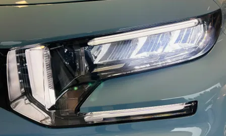 Car image 15