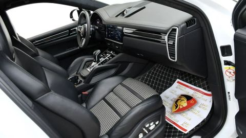 Car image 8