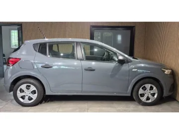 Car image 4