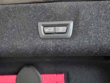 Car image 44