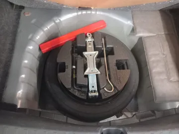 Car image 15