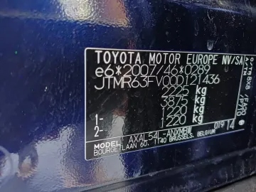 Car image 30