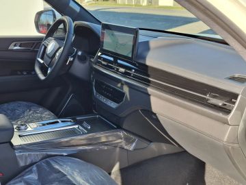 Car image 27