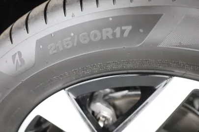 Car image 28