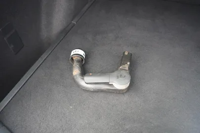 Car image 36