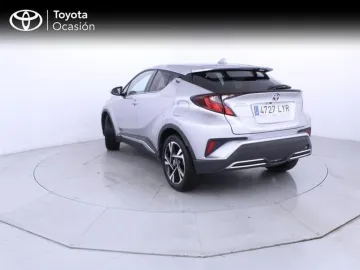 Car image 4