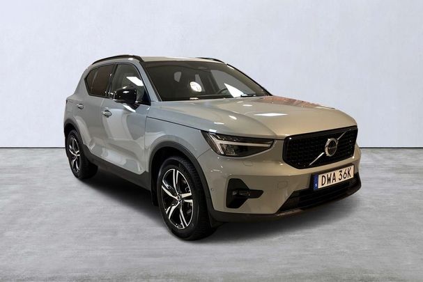 Volvo XC40 B3 Plus Dark 120 kW image number 2