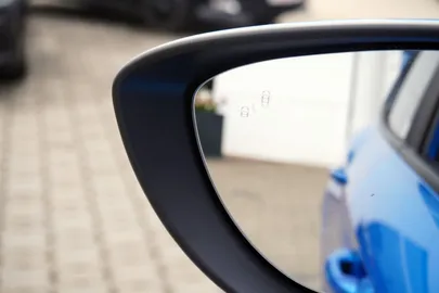 Car image 38