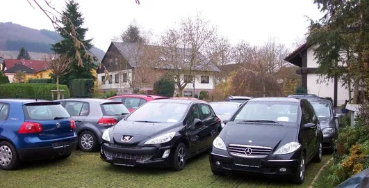 Car image 24