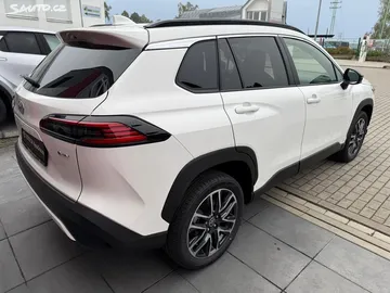 Car image 4